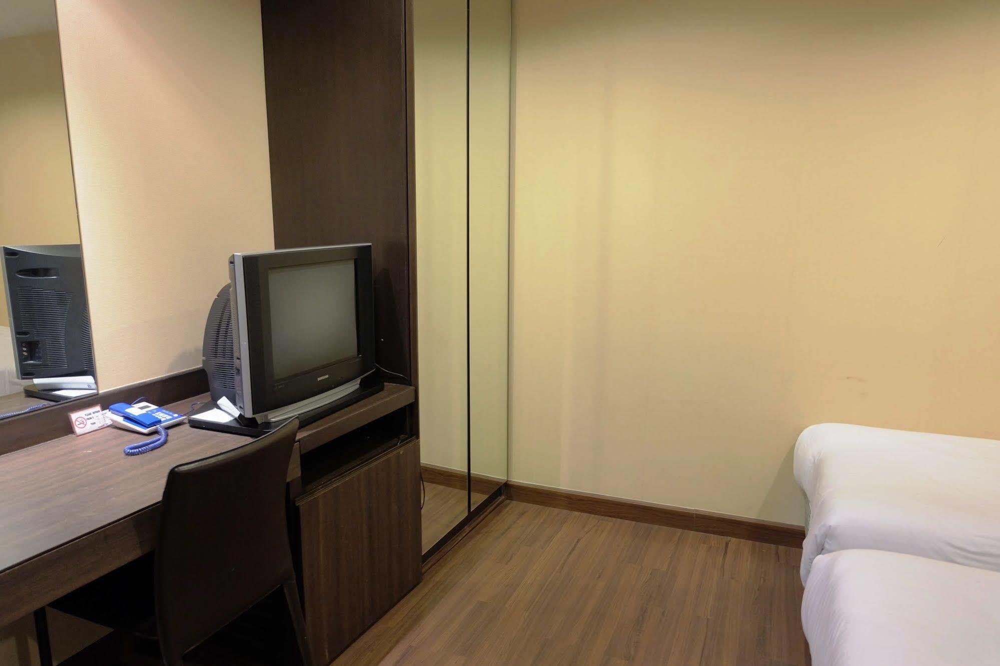 Take A Rest Hotel Bangkok Extérieur photo