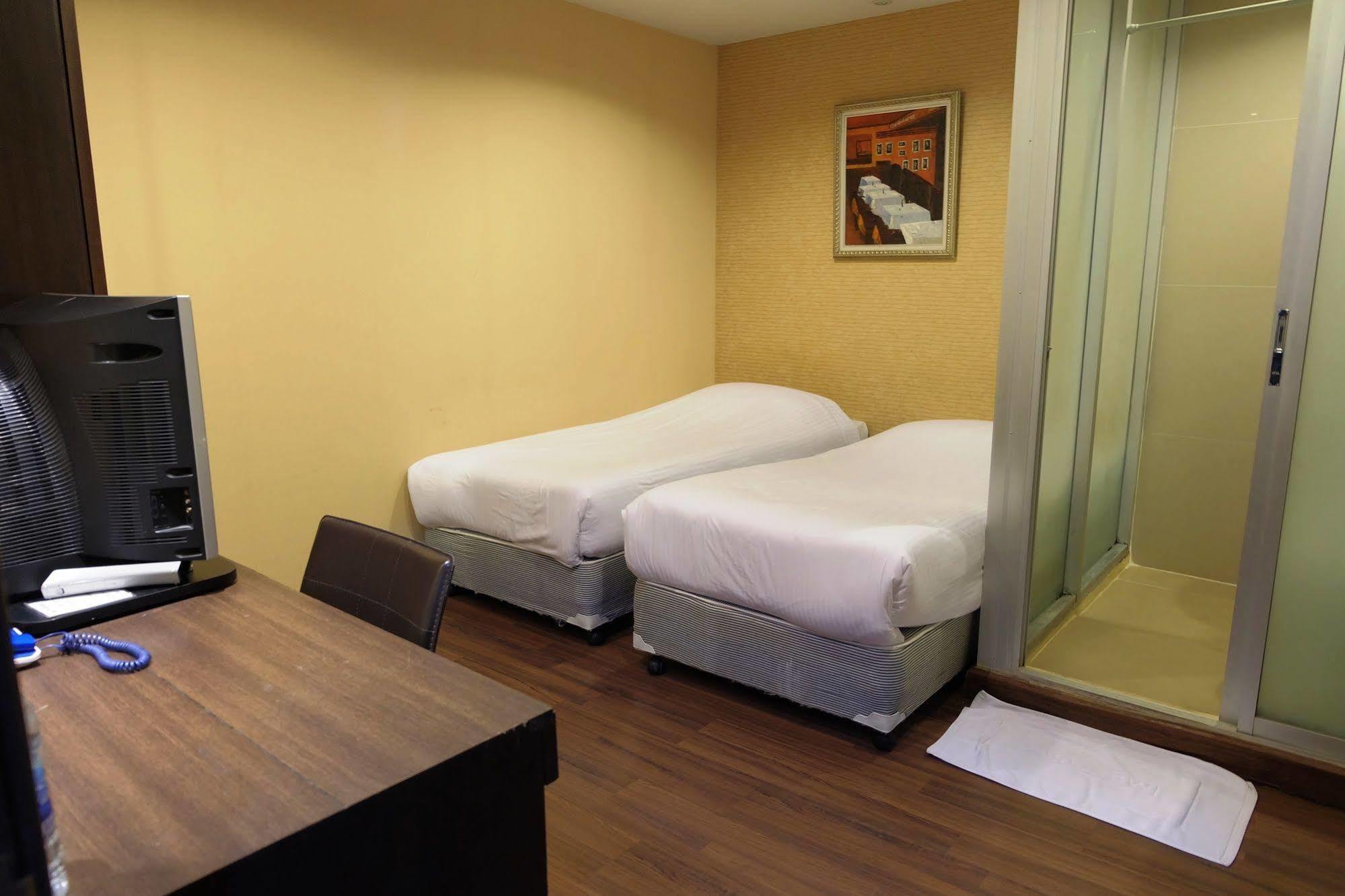 Take A Rest Hotel Bangkok Extérieur photo