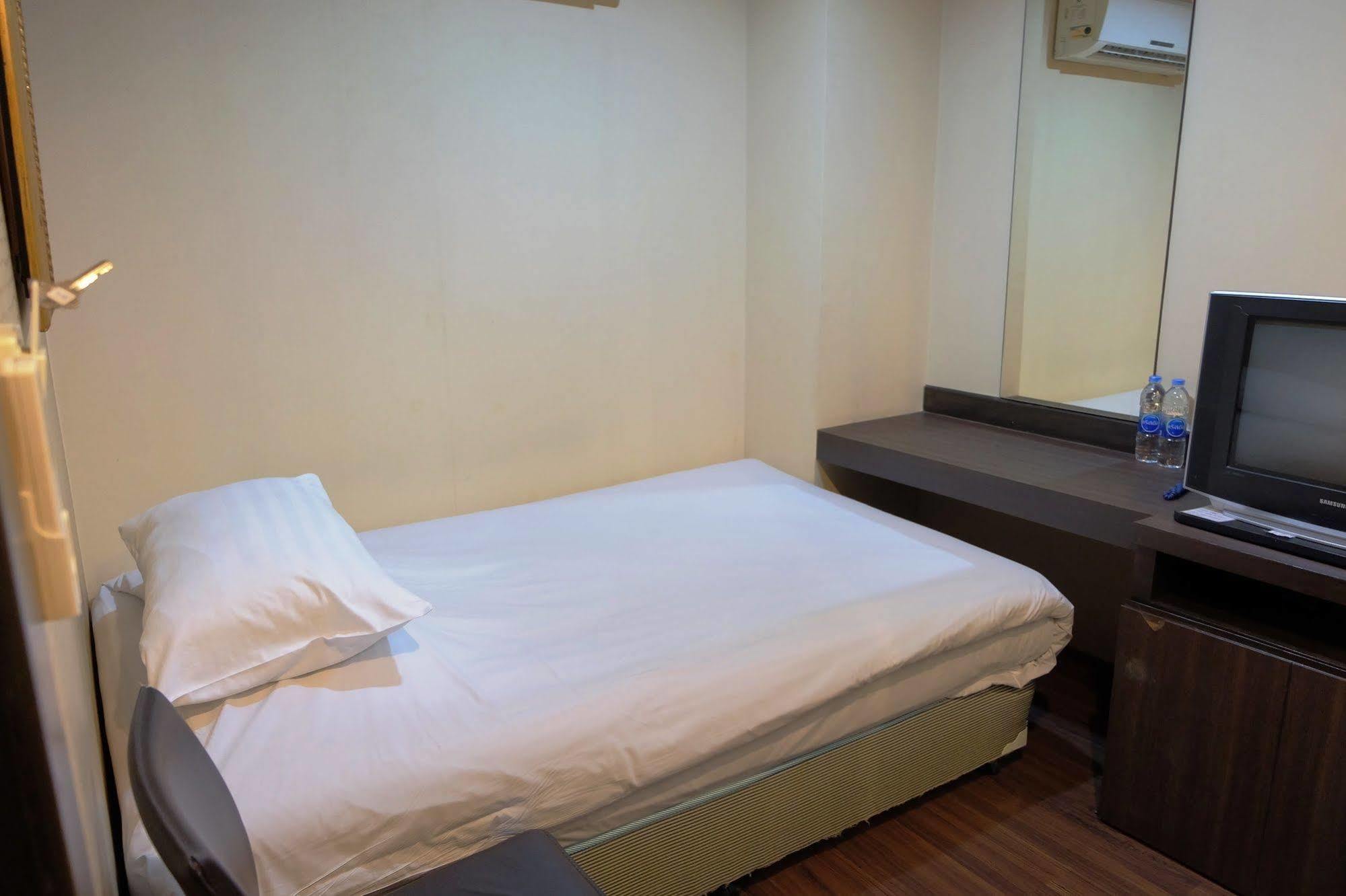 Take A Rest Hotel Bangkok Extérieur photo