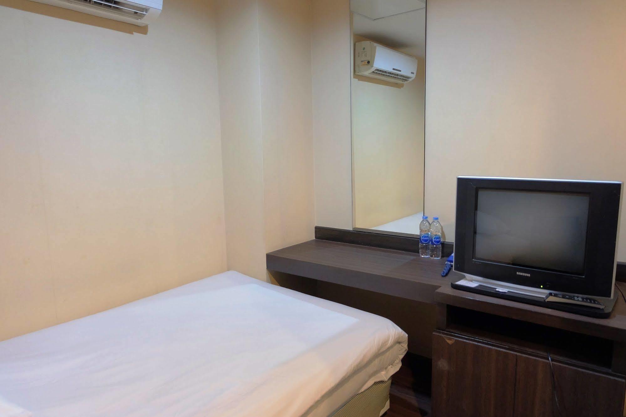 Take A Rest Hotel Bangkok Extérieur photo