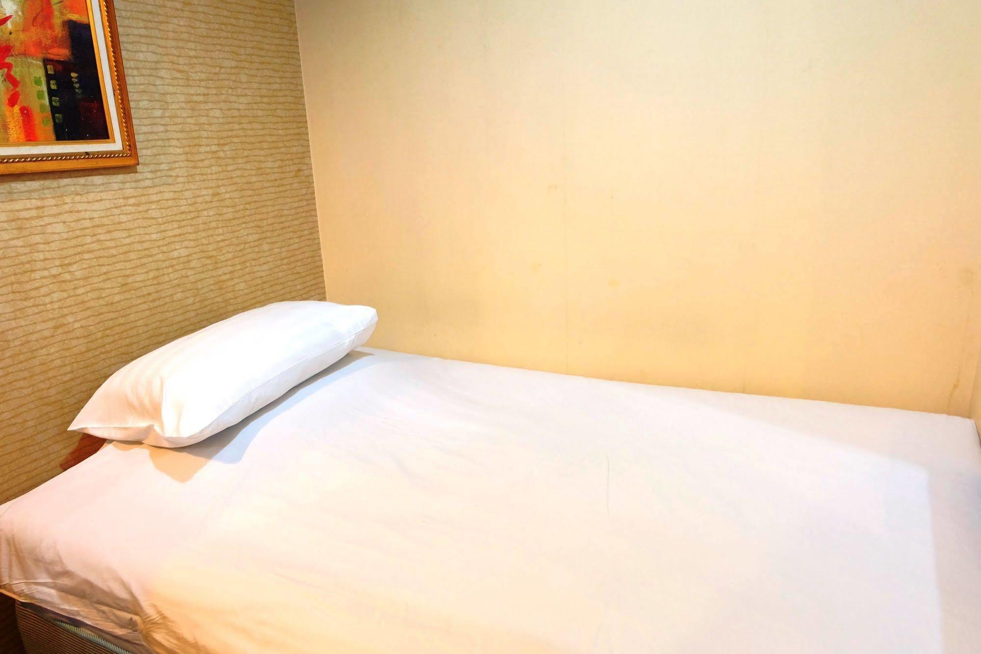 Take A Rest Hotel Bangkok Extérieur photo