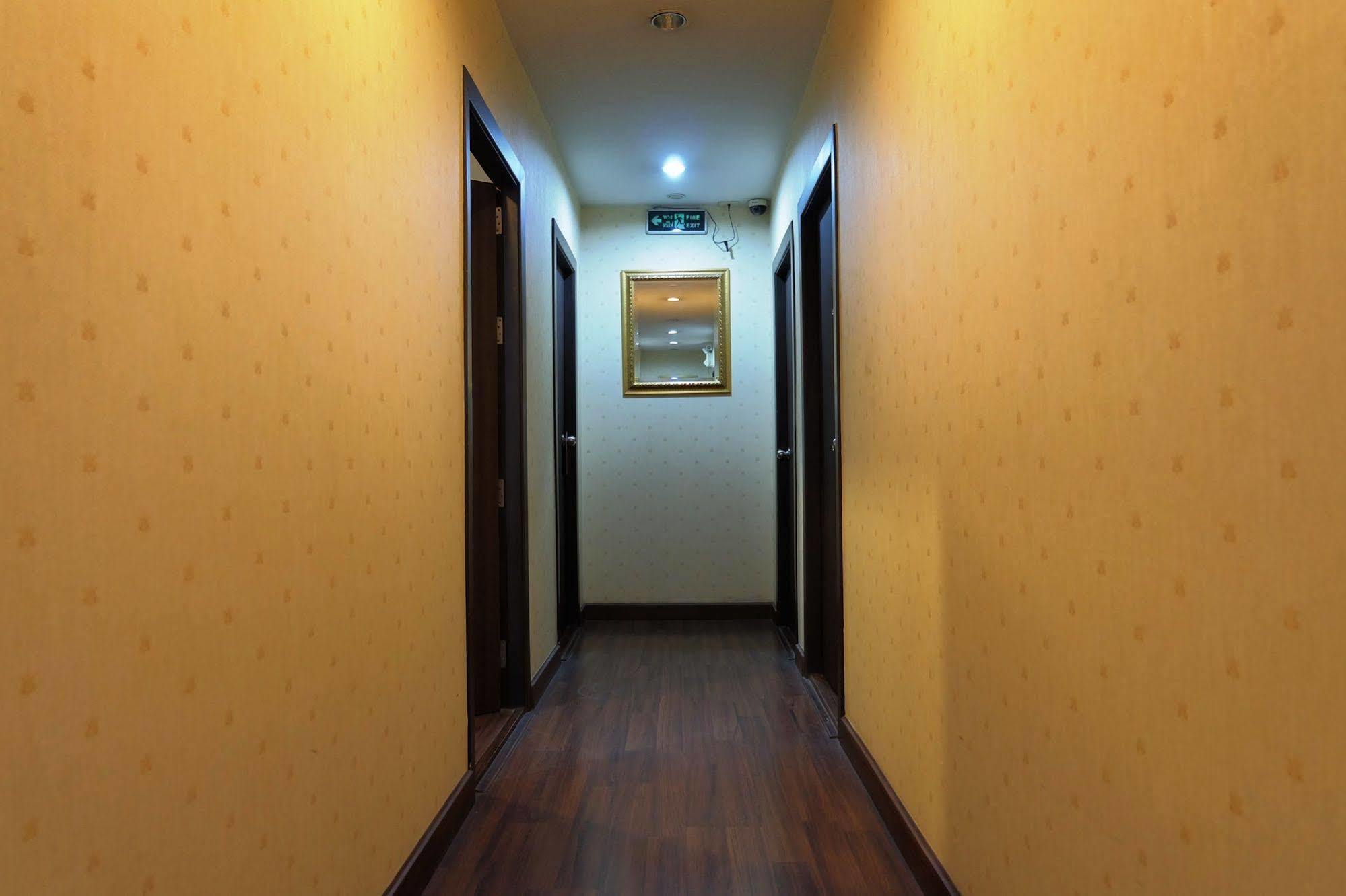 Take A Rest Hotel Bangkok Extérieur photo