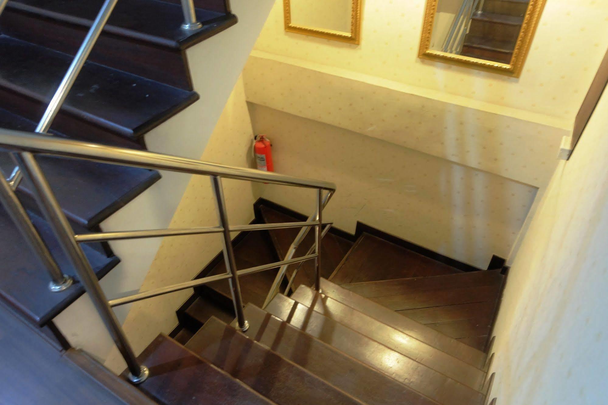 Take A Rest Hotel Bangkok Extérieur photo